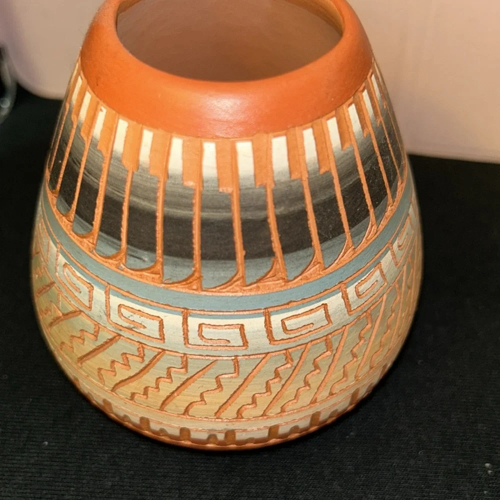 Navajo clay pottery vase signed